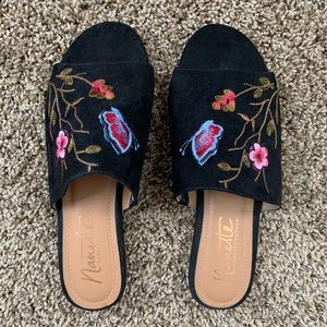 WORN ONCE - Butterfly Slides